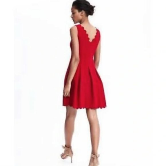 BANANA REPUBLIC RED SCALLOPED PLEATED RED DRESS - SIZE 2 LIKE NEW - Picture 2 of 5